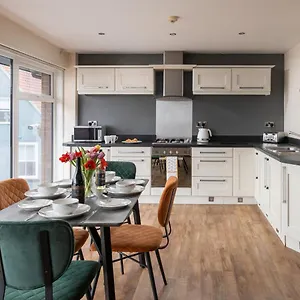 Apartment Number 3 Pier Road United Kingdom